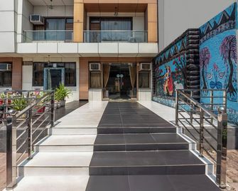 Treebo Basera - Mathura - Ingresso