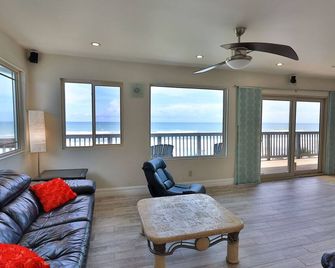 Driftwood Beach Motel - אורמונד ביץ' - סלון