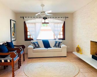 Incrivel casa a 13 min a pe da Praia de Juquehy SP - São Sebastião - Vardagsrum