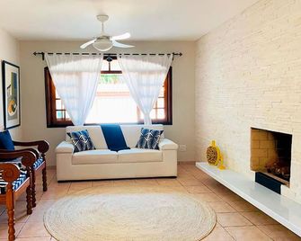 Incrivel casa a 13 min a pe da Praia de Juquehy SP - São Sebastião - Vardagsrum