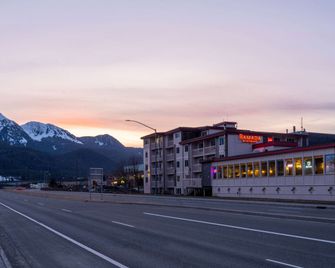 Ramada by Wyndham Juneau - Juneau - Edificio