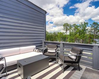 Modern & Luxe Lake Arrowhead Villa Near Marina! - Canton - Балкон