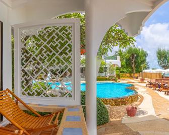 Aochalong Villa Resort & Spa - Sha Plus - Chalong - Piscina