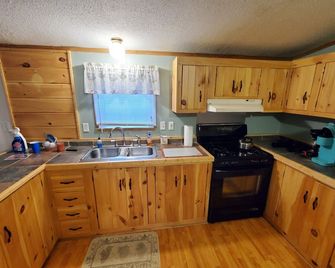 Secluded camp off the snowmobile trail - Caribou - Cocina