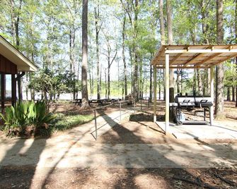 Lake House Retreat - Ski/Fish/Relax on 'The Rez' - Brandon - Patio