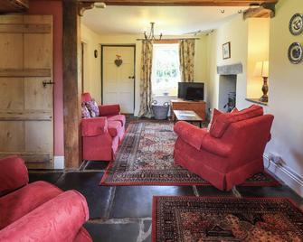 Ellis Howe - Coniston - Salon