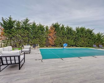 Stunning Westhampton Beach Home w/ Private Pool - Westhampton Beach - Pool