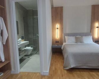 Elite Patras Suites - Patras - Makuuhuone