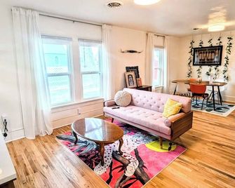 Downtown Hagerman Hot Springs Getaway - Hagerman - Living room