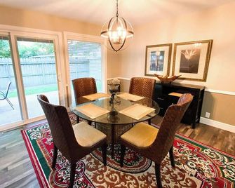 Upscale in a Small Town. - Monett - Comedor