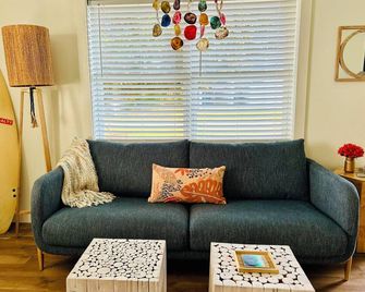 Upscale beach cottage near beach - Kure Beach - Sala de estar
