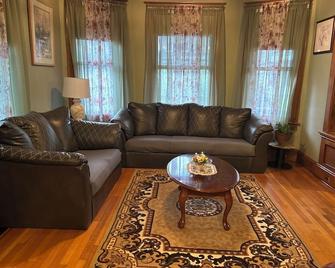 A Sweetheart Home - Schenectady - Living room