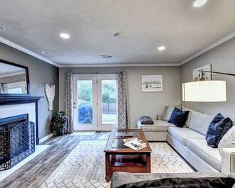 Alpharetta Dreaming - Alpharetta - Living room