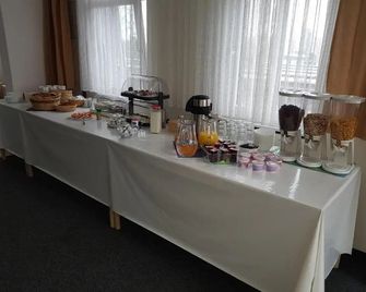 Appartement-Hotel Rostock - Rostock - Buffet