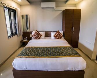 Rnb Select Saanvi - Bhavnagar - Schlafzimmer