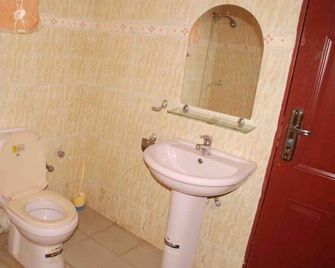 Eagle Valley Royal Hotel - Jos - Bathroom