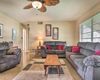 Pets Welcome Cozy Home with Pool in Margate! - Margate - Living room