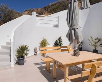 Captain's house suites - Oia
