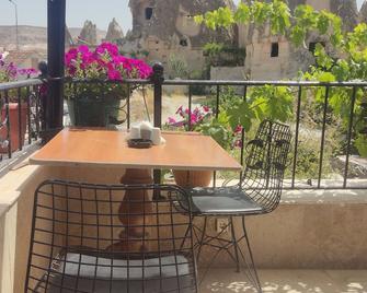 Luwian Stone House - Goreme - Balkón