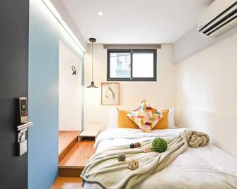 At Home Hotel Zhongshan - 台北 - 臥室