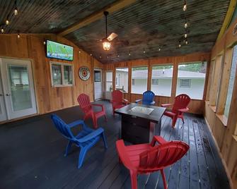 Cozy and Quiet Ranch house Close to everything - Freeport - Wohnzimmer