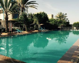 فلاث اوتيل أكادير - أغادير - حوض السباحة