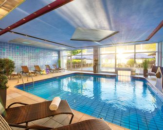 Leonardo Hotel Düsseldorf Airport Ratingen - Ratingen - Pool