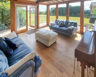 Grafton Farm - Burlton - Living room