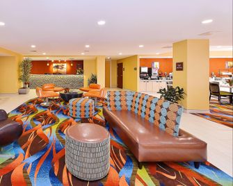 Best Western Plus Fresno Airport Hotel - Fresno - Resepsjon