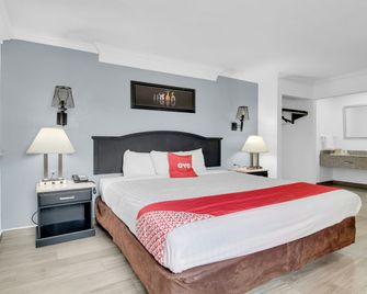 Three Rivers Executive Inn & Suites By OYO - Three Rivers - Schlafzimmer