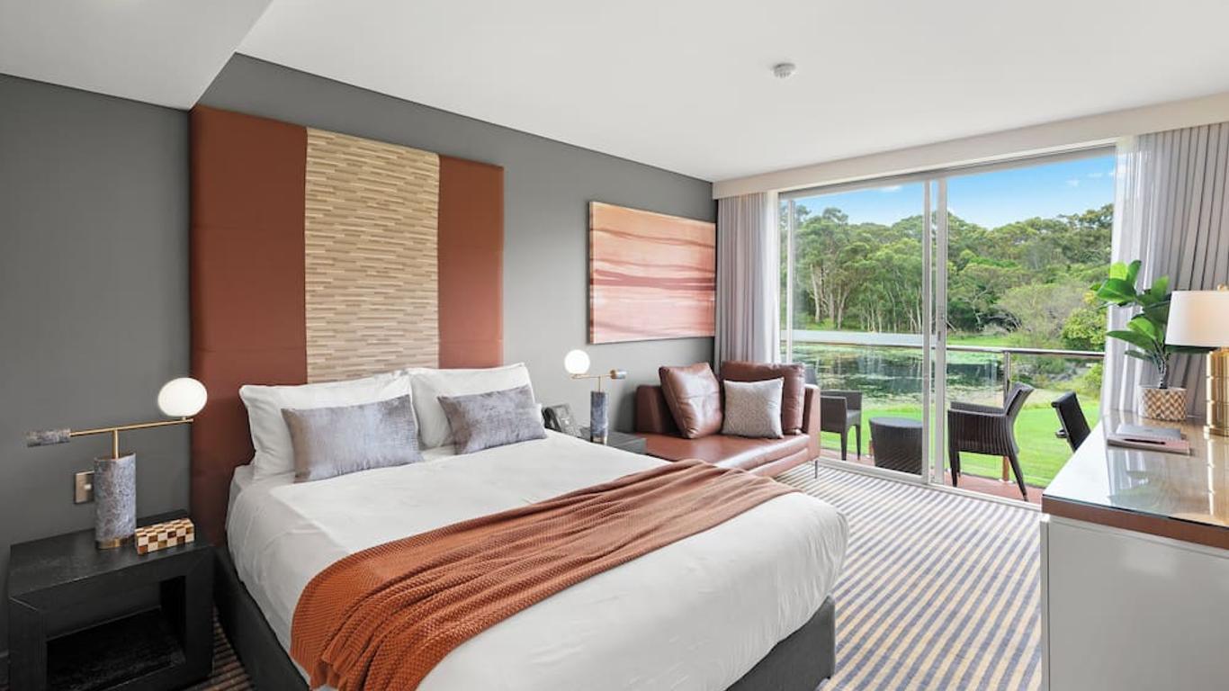 Lakeside Hotel and Conference Centre