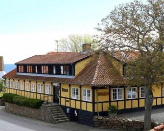 Hotel Pepita - Allinge - Building