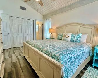 Gorgeous Beach Front Ocean Villa 906 - Treasure Cay - Bedroom