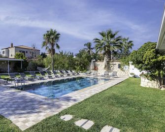 Koclu Konagi Hotel - Alacati - Piscina