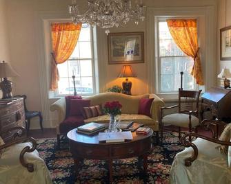 Galena, Historic, Petite B&B, 2 Luxurious King Suites, Perfect Location, Parking - Galena - Sala de estar
