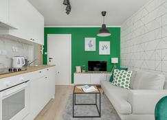 Brynowska 55 | White and Green Apartment | One Bedroom | Katowice - Katowice - Living room