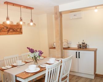 Broughton Stables - Montgomery - Dining room