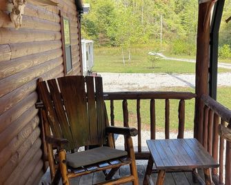 “Quiet Nature Cabin in Vanceburg – Perfect for a Simple Getaway - Vanceburg - Balcony