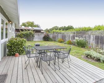 Sunny, Updated House a Block from Pt. Reyes Nat'l Seashore - Bolinas - Patio