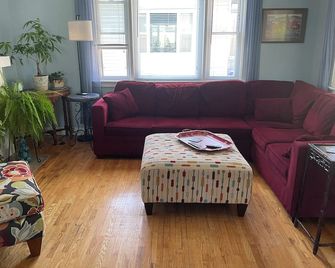 The Sunny House. Free Park Pass. No Cleaning Fees! 20% Weekly Discount. - Picton - Wohnzimmer