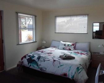 Sunset Accomadation - Westport - Bedroom