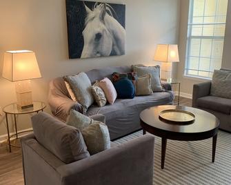 Fabulous One Bed/One Bath Corporate Furnished Apt in Alpharetta - Alpharetta - Living room