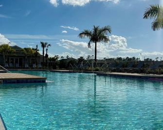 Brand New Prime Location Luxe 3bd-3bth Near Shopping, Health Care in Fort Myers - Lehigh Acres - Piscina