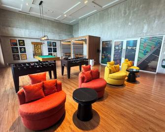 Beautiful Fully Furnished condo in wonderful BGC with great amenities! - Taguig - Lounge