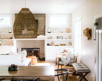 The Wandering Soul - Sawyer - Living room