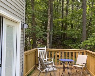 Esopus Creek modern Tiny house Retreat! - Kingston - Balcony