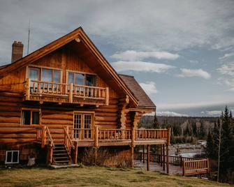 Big Creek Lodge - Working Guest Ranch - Hanceville - Building