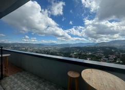 Stayinnbaguio Hotel&lodge - Baguio - Balcony