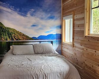 Lakefront Retreat on Lake Cowichan located in sunny Youbou BC - Youbou - Habitación