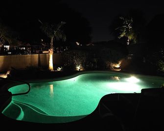 Serene Vacation Home With Private Heated Pool And Park - Surprise - Piscina